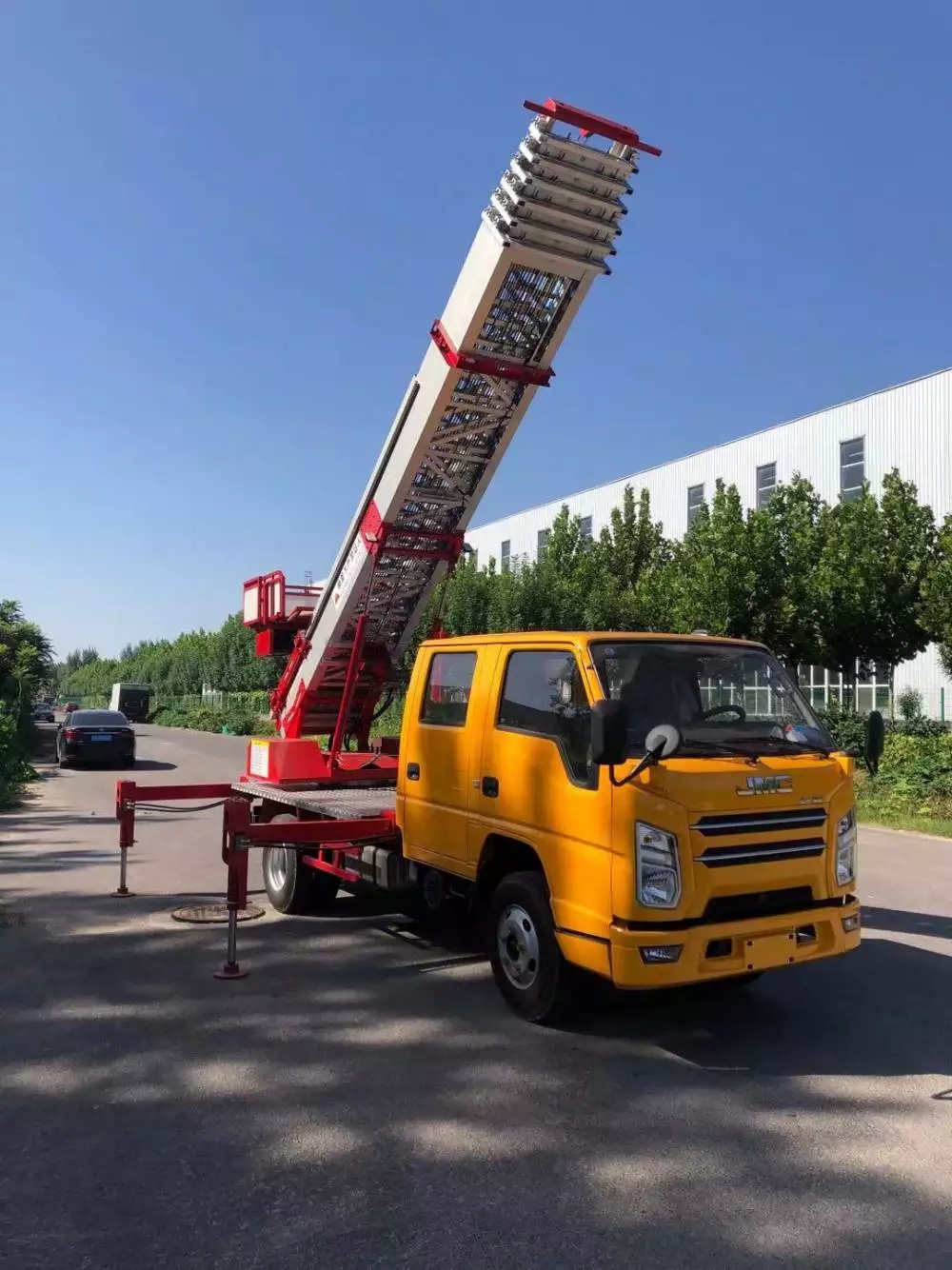 滨海县附近的云梯车出租服务：轻松解决高空作业需求