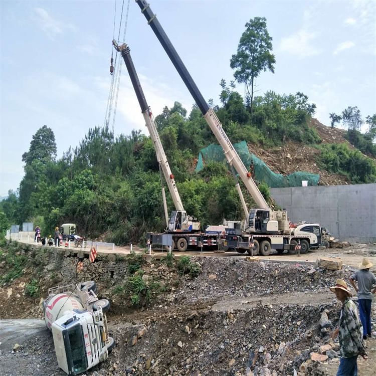 滨海县汽车掉沟里叫吊车救援要多少钱